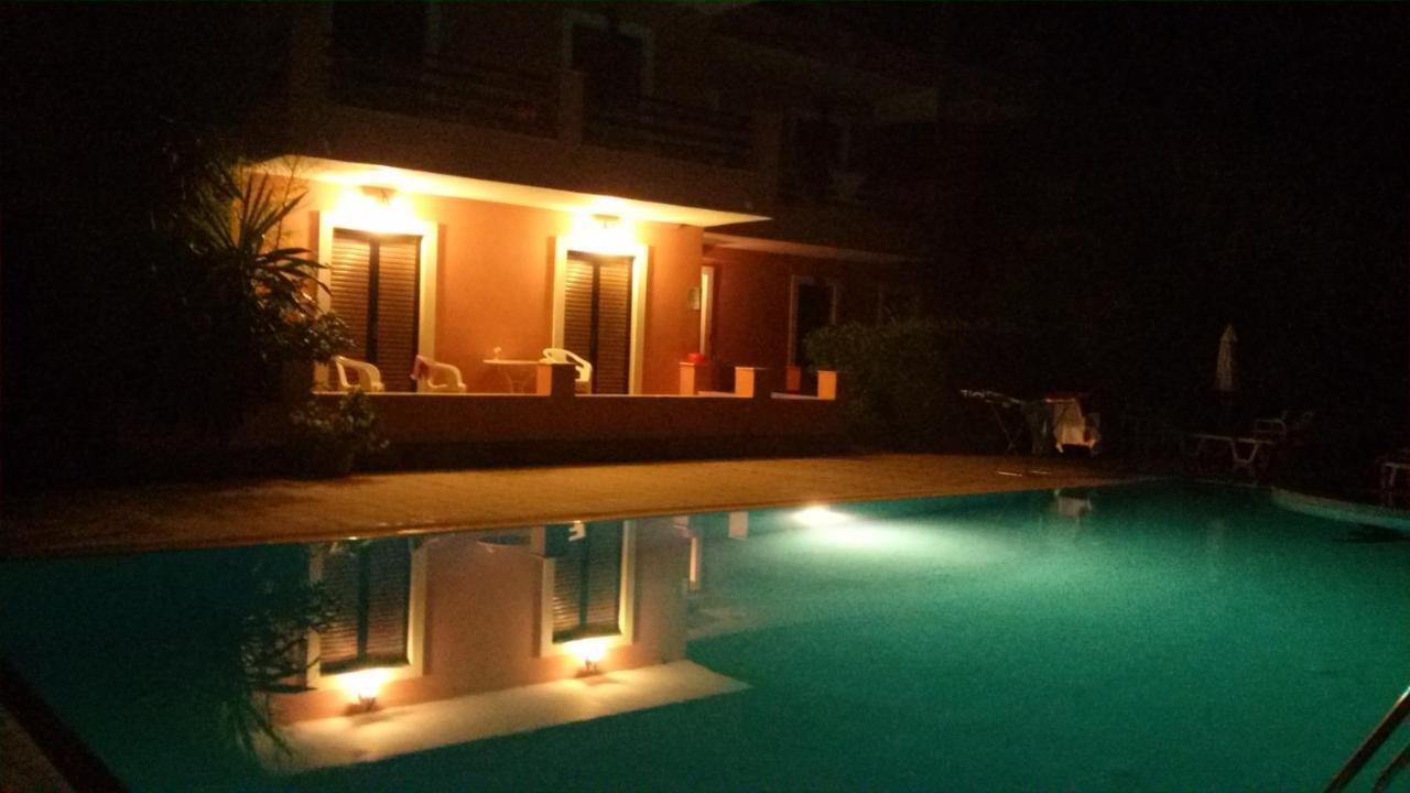 Stathis Apartments Dassia  Bagian luar foto